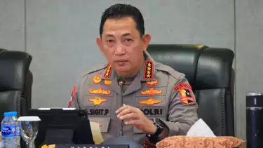 Kapolri Jenderal Polisi Drs. Listyo Sigit Prabowo, Kasum TNI Letjen Richard Tampubolon, Ketua KPU RI Mochammad Afifuddin, Ketua Bawaslu RI Rahmat Bagja, dan Ketua DKPP RI Heddy Lugito melakukan vicon persiapan Pilkada Serentak 2024.