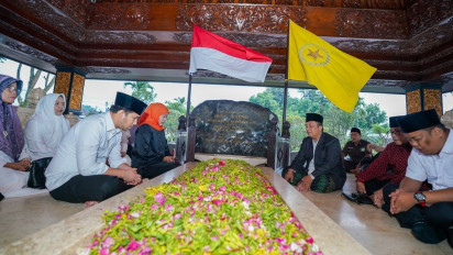 Ziarah ke Makam Bung Karno, Khofifah-Emil Kenang Sosok Bung Karno dan Kedekatannya dengan Ulama NU