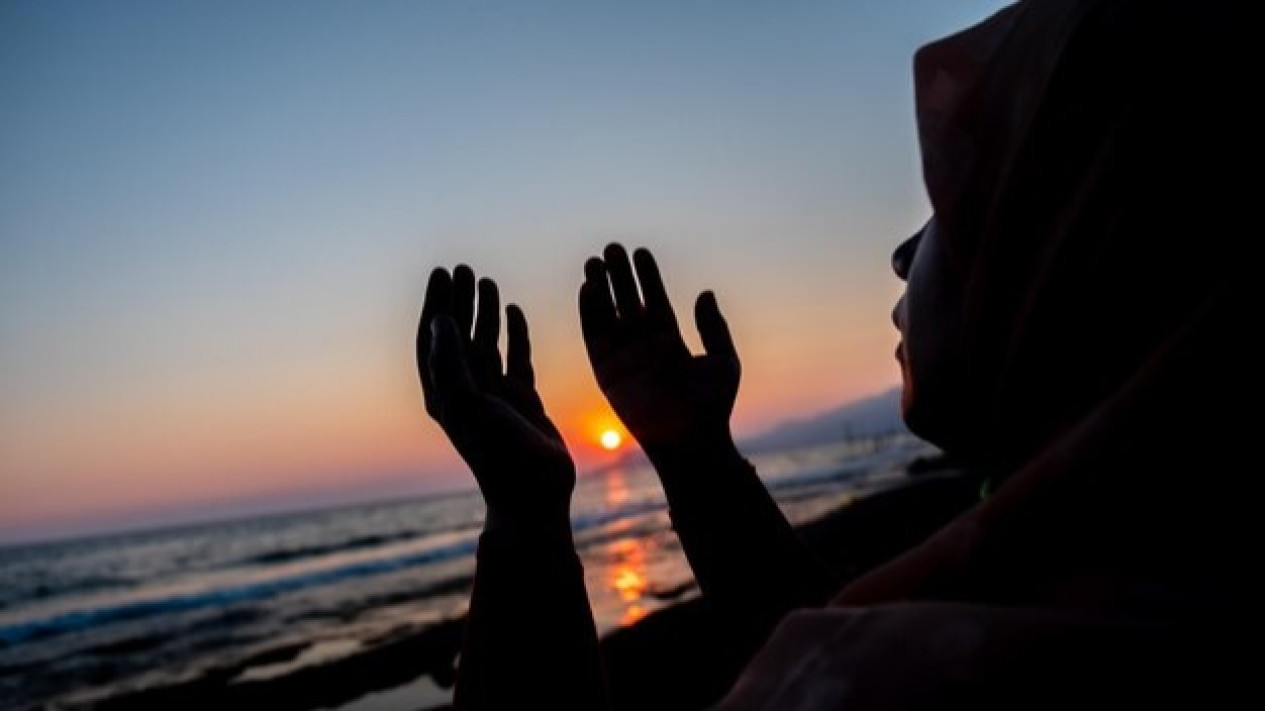 Sayang Dilewatkan Jika Tidak Berdoa pada Waktu yang Pengabulannya Cepat, Kata Ustaz Adi Hidayat Anjuran Ulama....
            - galeri foto