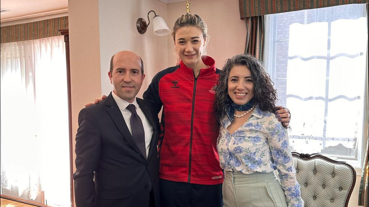 Bursa Transfer Proliga 2025: Gokil! Popsivo Polwan Siap Datangkan Manan Andalan Pemain Timnas Voli Turki
            - galeri foto