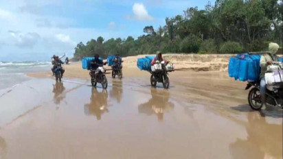 Perjuangan  Ojek Modifikasi Membawa Logistik Pilkada 2024 ke Wilayah Terpencil di Pesisir Barat Lampung