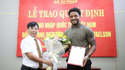 Tak Bisa Bela Vietnam di Piala AFF 2024, Pemain Naturalisasi Ini Kedapatan Jajan di Pasar