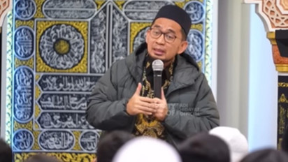 Percuma Berdoa Sampai Jungkir Balik, Ustaz Adi Hidayat Anjurkan Baca Doa Ini agar Dikabulkan Segala Keinginan dan Bisa Gugurkan Dosa