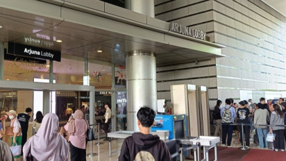 Kepulan Asap Muncul di West Mall Grand Indonesia, Petugas Damkar Dikerahkan