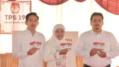 Khofifah Salurkan Hak Pilih Bareng Dua Putra, Optimis InsyaAllah Menang Signifikan