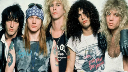 Lirik Lagu November Rain - Guns N' Roses dan Terjemahan, Cocok untuk Menemani Hati yang Galau saat Turun Hujan
