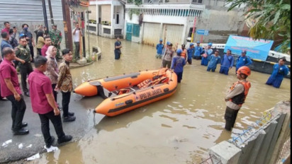 Warga Jakarta Timur Dilanda Banjir, Gibran Rakabuming Turun Tangan hingga Beri Bantuan