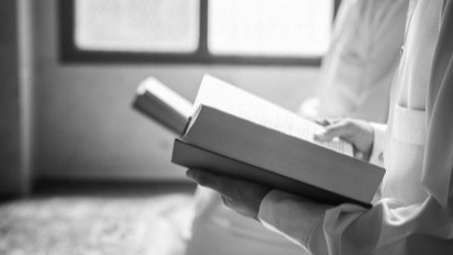 Kenapa Setiap Jumat Disunnahkan Baca Surat Al Kahfi? Salah Satunya Kata Ustaz Adi Hidayat Karena…