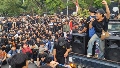 Aktivis dan Mahasiswa Geruduk Polda Jateng, Kecam Penembakan Siswa oleh Oknum Polisi