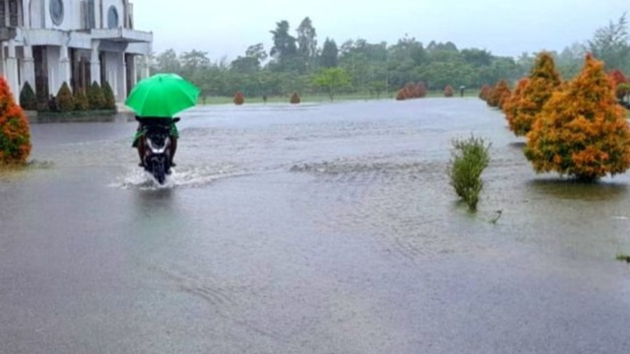Kabar Buruk, Indonesia Diprediksi Diguyur Hujan Sedang-Sangat Lebat Selama Sepekan ke Depan, BMKG Minta Masyarakat Waspada
            - galeri foto