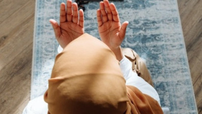 Mana yang Lebih Baik? Wanita Shalat Zuhur Setelah Shalat Jumat Selesai atau Berbarengan? Ternyata Kata Buya Yahya…