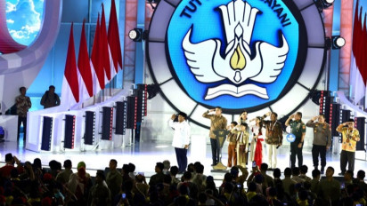 DPR Bakal Kawal Komitmen Presiden Prabowo yang Tingkatkan Kesejahteraan Guru