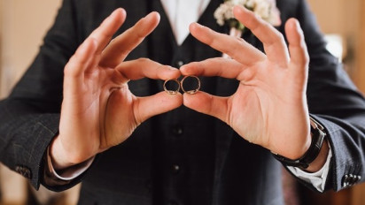 Suami Pakai Cincin Kawin dari Emas, Buya Yahya Sarankan Sebaiknya Segera Lepas Karena…