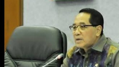 DPR Puji Bersih-bersih Ala Mentan Amran, Copot Pegawai Hingga Cabut Izin Usaha Pupuk Palsu