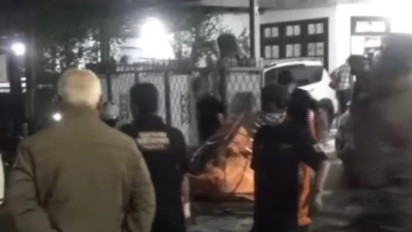 Fakta Anak Bunuh Ayah dan Nenek di Jaksel Terungkap, Polisi Beberkan Pengakuan Aneh Ini hingga Bahas Motifnya...