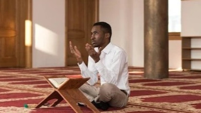 Ustaz Khalid Basalamah Bilang Jangan Doa Banyak, Tapi…