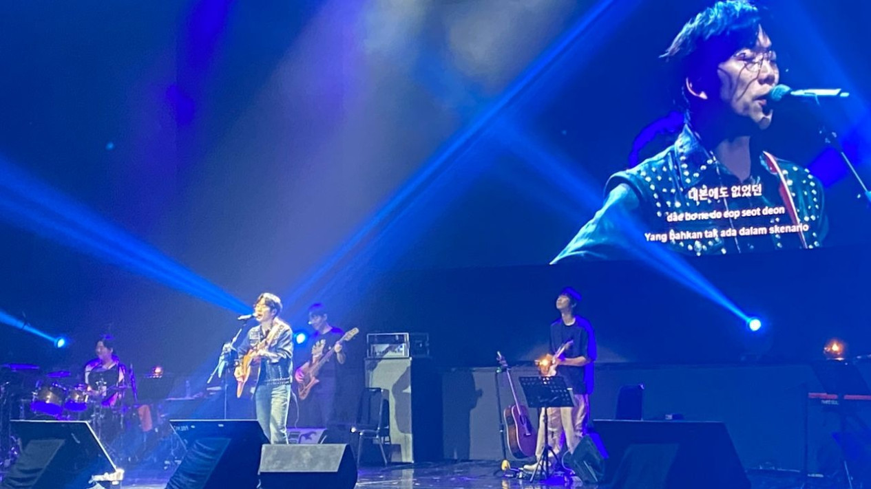 Tampil Memukau Bersama Live Band, 10CM Sukses Gelar Konser Solo Pertama di Jakarta
            - galeri foto