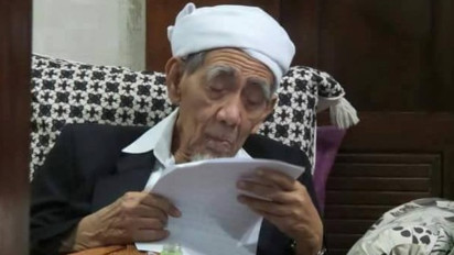 Percuma Rajin Tahajud dan Baca Qur’an Kalau Punya Ini, Kata Mbah Moen Tirakat Paling Joss Adalah…