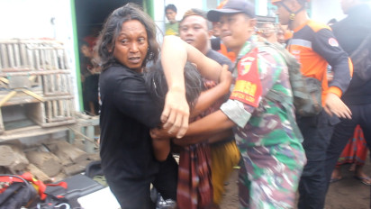 Proses Evakuasi Pria Tercebur Sumur Sedalam 10 Meter di Lumajang Berlangsung Dramatis