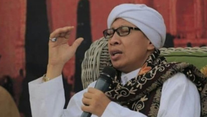 Anak Sudah Nikah Tapi Orang Tua Ikut Atur Keuangan? Buya Yahya Ingatkan Hal Ini…