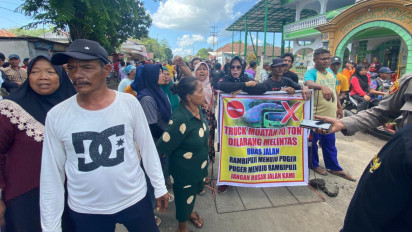 Warga Jember Blokade Jalan Provinsi, Renggut Banyak Korban