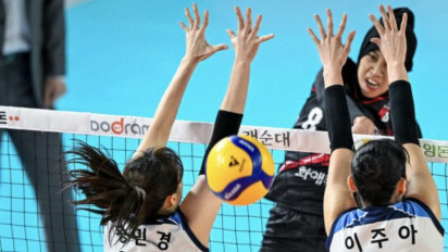 Top Skor V League Tak Berkutik Dihadapan Megawati Hangestri, Pevoli Ukraina Itu Terlihat Kesakitan Setelah Menahan...