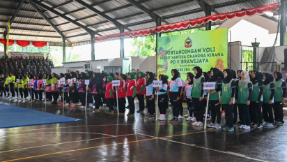 Peringati Hari Ibu ke-96, Ketua Persit Kartika Chandra Kirana Daerah V/Brawijaya Buka Pertandingan Bola Voli