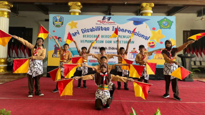 Peringati Hari Disabilitas Internasional, SLB B Tuna Rungu Sidoarjo Unjuk Kebolehan Tampilkan Semaphore Dance