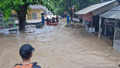 Puluhan Warga Terjebak Banjir Bandang di Puskesmas Palabuhanratu Sukabumi, 30 Personel SAR Diterjunkan