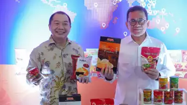 Mendag Budi Lepas Ekspor 14 Kontainer Produk Makanan Olahan Krupuk dan Sambal Asal Sidoarjo.