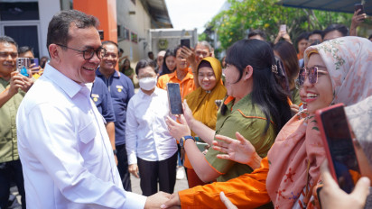 Mendag Budi Lepas Ekspor 14 Kontainer Produk Makanan Olahan asal Sidoarjo, Ada Kerupuk dan Sambal dengan Nilai Rp7,2 Miliar