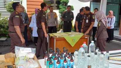 Kejari Sidoarjo Musnahkan Barang Bukti Hasil Perkara Pidum dan Pidsus