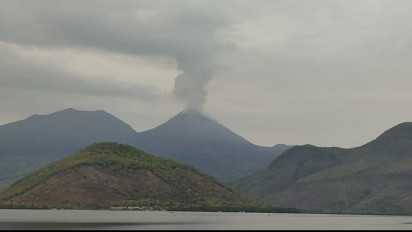 Kamis Pagi Lewotobi Kembali Erupsi Setinggi 1,2 Km ke Arah Utara