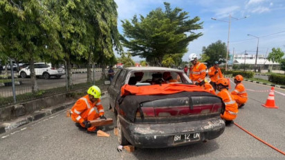 Simulasi Penanganan Kecelakaan Lalu Lintas di Jalan Tol oleh Tim SAR Jambi
