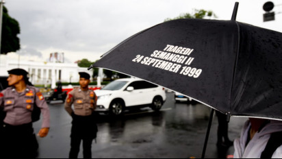 Aksi Diam di depan Istana Presiden, Tuntut Negara Harus Serius dalam Pemberantasan Korupsi