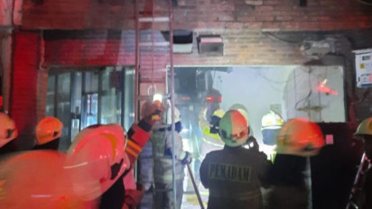 Kebakaran Kafe di Kemang Jaksel, 55 Personel Damkar Diterjunkan