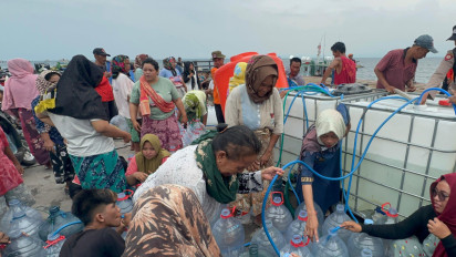 Alami Krisis Air Akibat Pipa PDAM Putus, Puluhan Ribu Liter Air Bersih Dipasok ke Warga Pulau Gili
