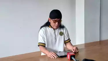 Miftah Maulana Habiburrahman saat gelar konferensi pers, Jumat (6/12/2024).