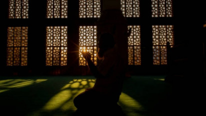 Bacaan Sholawat Adrikni, Amalan Melepas Segala Kesulitan