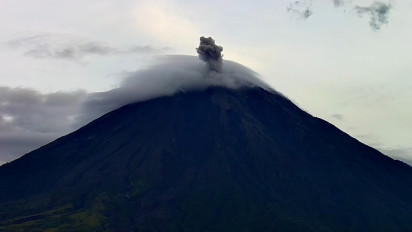 Gunung Semeru Kembali Erupsi Pagi Ini, Semburkan Kolom Abu 800 Meter