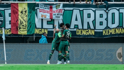Hasil Liga 1 2024-2025: Dramatis! Persebaya Menang 3-2 Atas Arema di Derbi Jatim dengan 10 Pemain