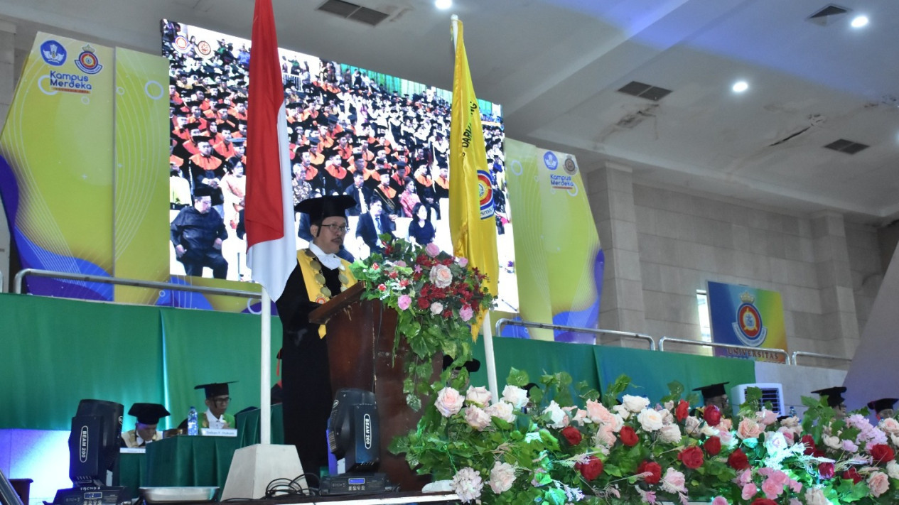 Songsong Indonesia Emas 2045, Ada Pesan Inspiratif di Wisuda 2024
            - galeri foto