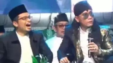Ternyata Pria yang Tertawa Keras Saat Gus Miftah Cela Penjual Es Teh Adalah Pimpinan Ponpes, Netizen Geram Berapi-api Orang Ngerti Agama Mulutnya...