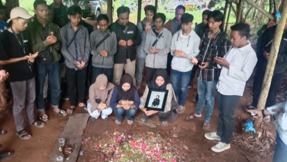 Doa dan Tabur Bunga, Solidaritas Mahasiswa UTM untuk Korban Pembunuhan di Bangkalan