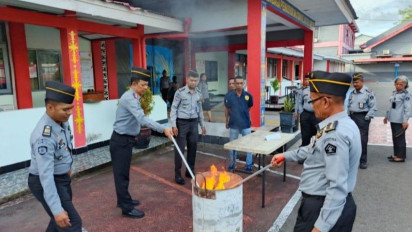 Geledah Lapas Ambon, Petugas Temukan Belasan Benda Terlarang