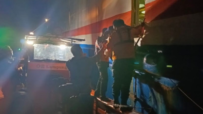 Kapal KMP Jagantara Kandas di Perairan Bakauheni Lampung, Tim SAR Evakuasi Penumpang
