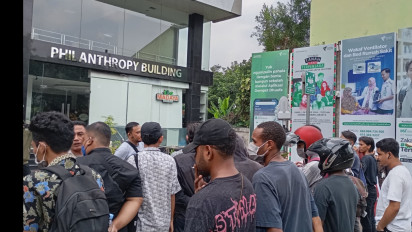 Mahasiswa Demo Tuntut Transparansi Dompet Dhuafa