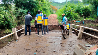Banjir hanyutkan Jembatan Desa Tolo Oi Sumbawa, Ribuan Masyarakat Terdampak