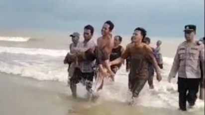 Geger, Tiga Orang Tewas Terseret Ombak di Laut Sampang