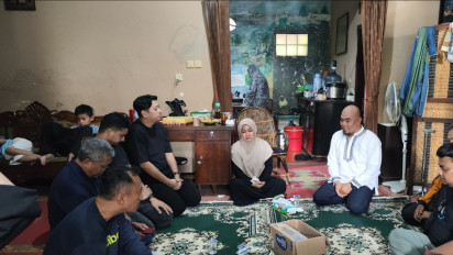 Manajemen Persib dan Viking Takziah ke Rumah Duka Bobotoh Korban Laka Lantas